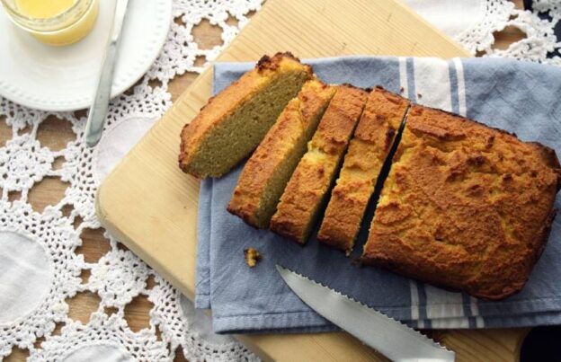 <div>Can Dogs Eat Banana Bread? Vet-Reviewed Facts & Safety Guide</div>