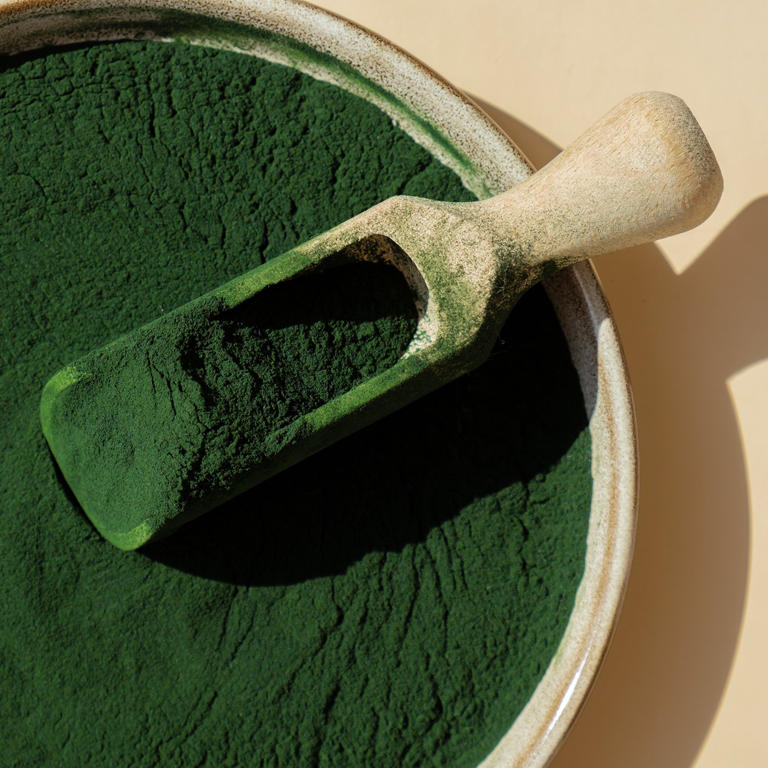 Spirulina Maxima: The Superfood for Your Skin’s Blue Light Defense
